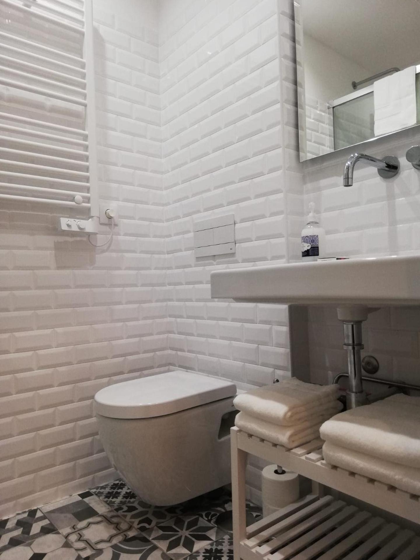 Adelaide Apartment *